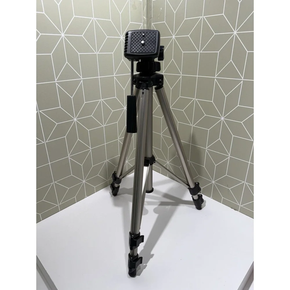 MAGNAVOX UNIVERSAL TRIPOD, FOR CAMCORDERS‎ And 35mm CAMERAS,